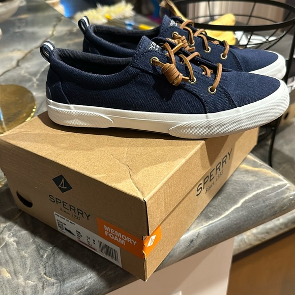 Sperry Shoes - Women Sperry’s Memory Foam Size 7.5